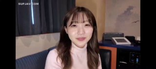 【V888AV】高颜值甜美大奶萌妹，沙发调情近距离拍摄再到床上操，快速抽插呻吟娇喘